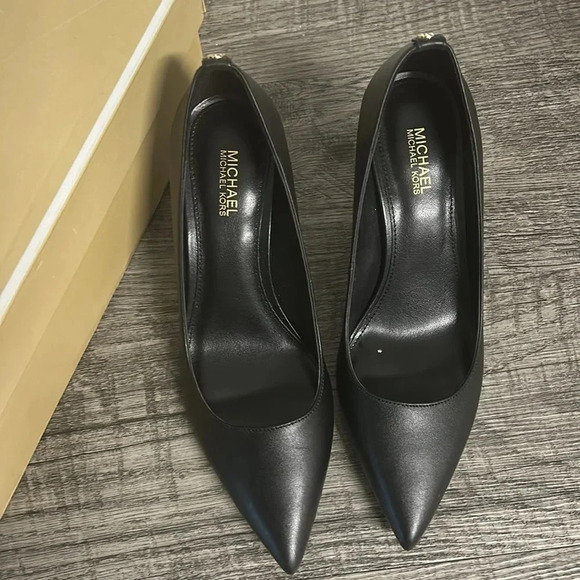 Michael Kors woman black heel 6M NWOT - Picture 9 of 9